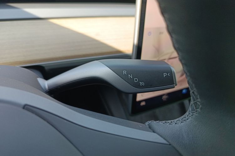 Tesla Model Y 2022 car image #14