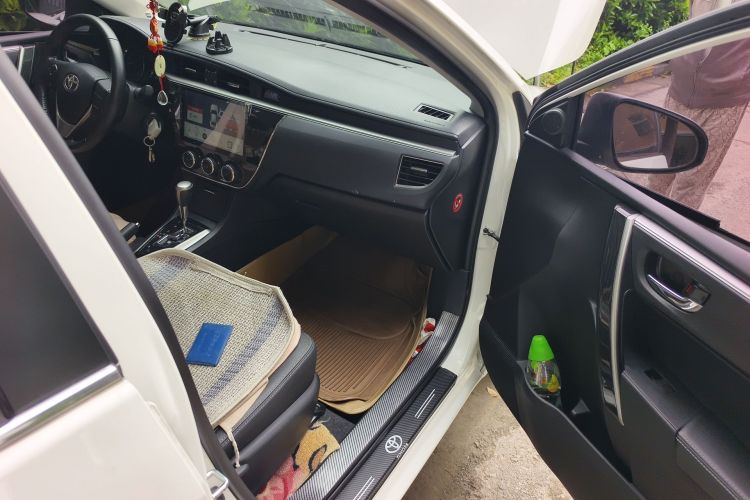 Toyota Corolla 2017 immagine di auto #23