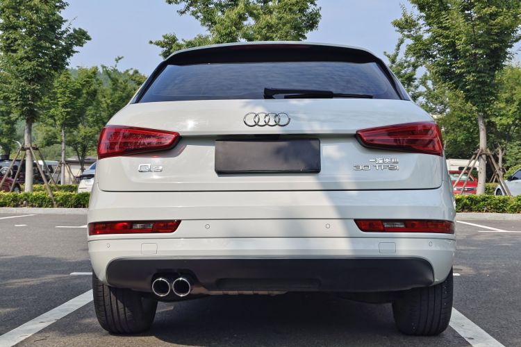 Audi Q3 2018 car image #8