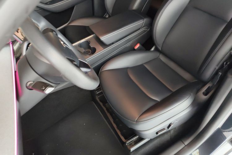 Tesla Model Y 2024 car image #15