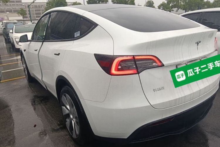 Tesla Model Y 2023 car image #5