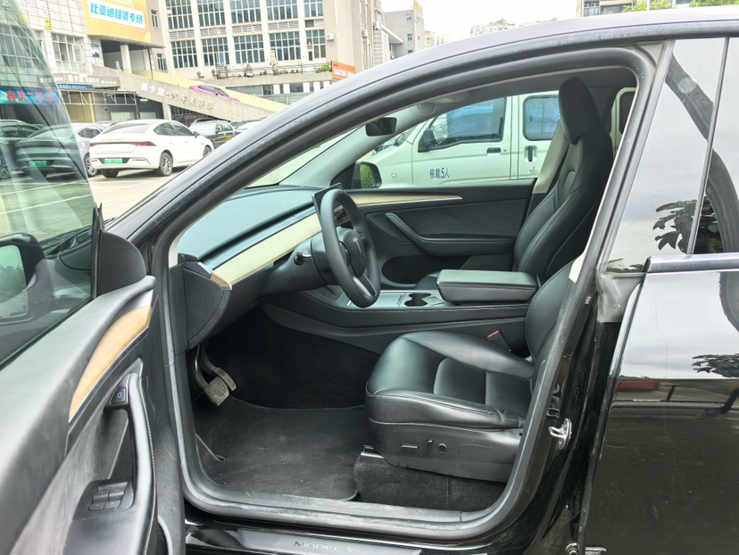 Tesla Model Y 2023 #4 Tesla Model Y 2023 car image #4
