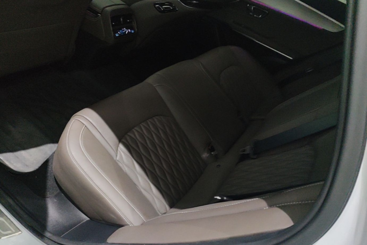 BYD Han 2024 car image #13
