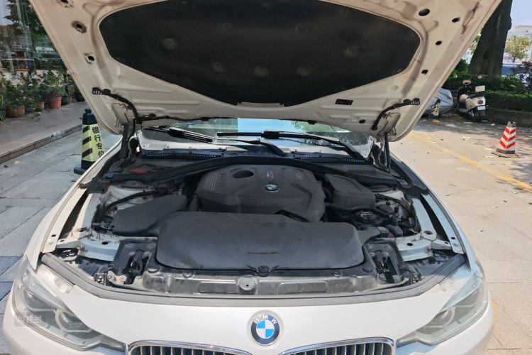 BMW 3 Series 2018 car image #22