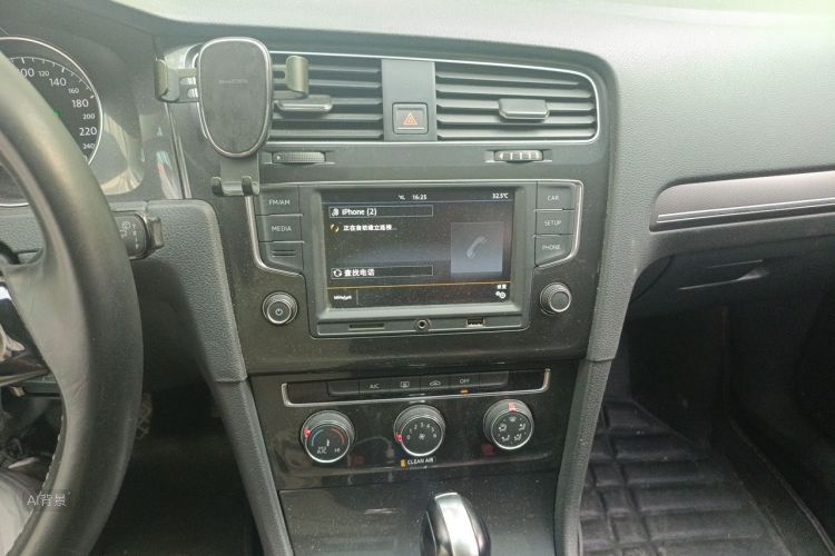 Volkswagen Golf 2017 car image #15