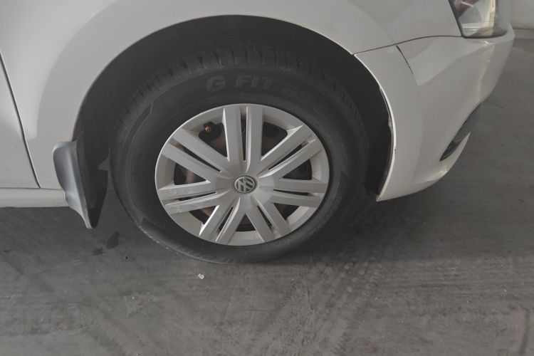 Volkswagen Polo 2014 car image #9