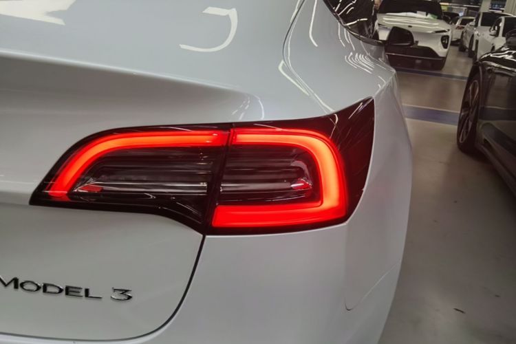 Tesla Model 3 2023 car image #8