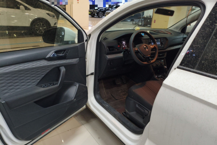 Volkswagen Tharu 2019 car image #18