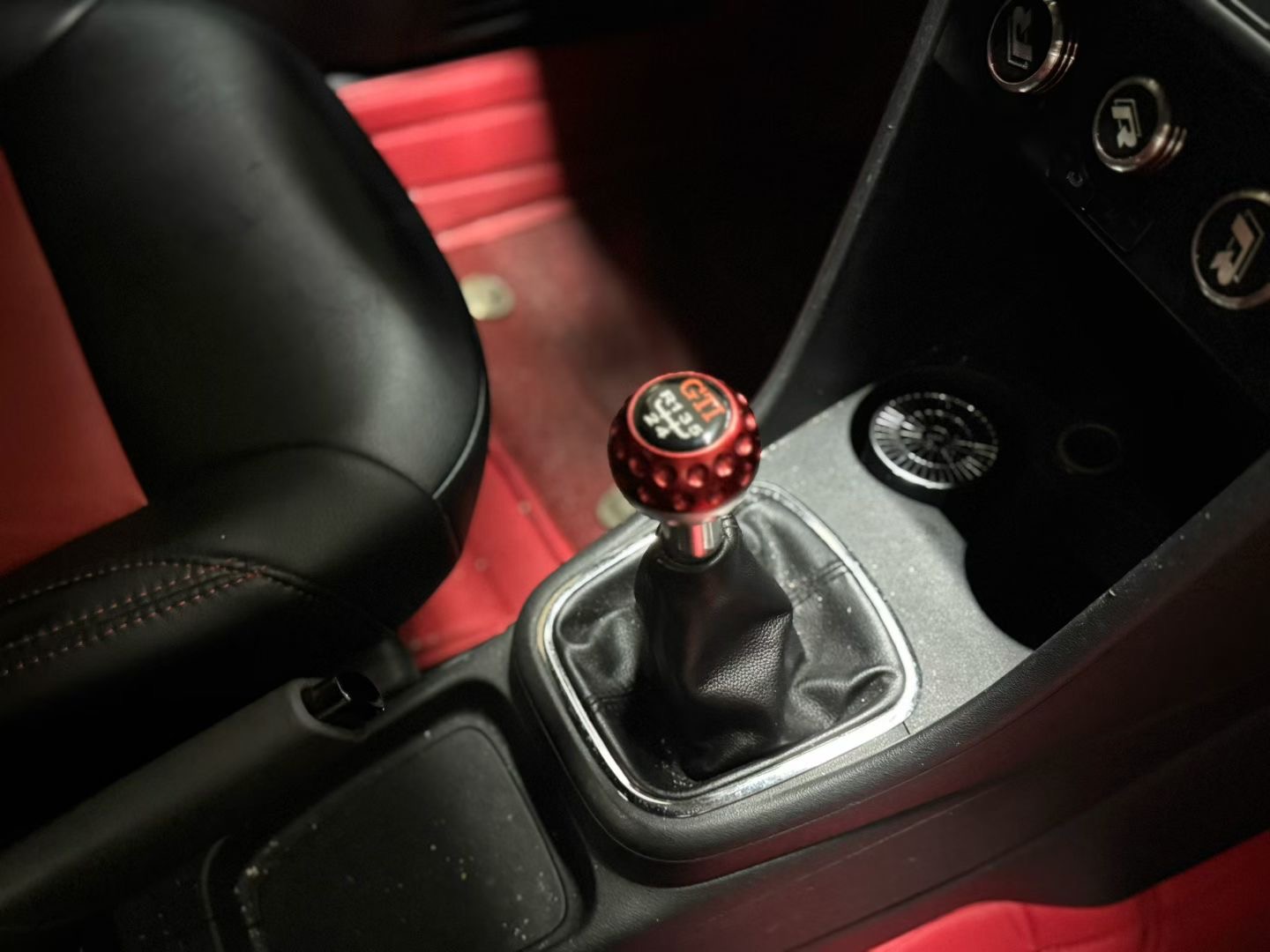 Volkswagen Polo 2013 car image #6