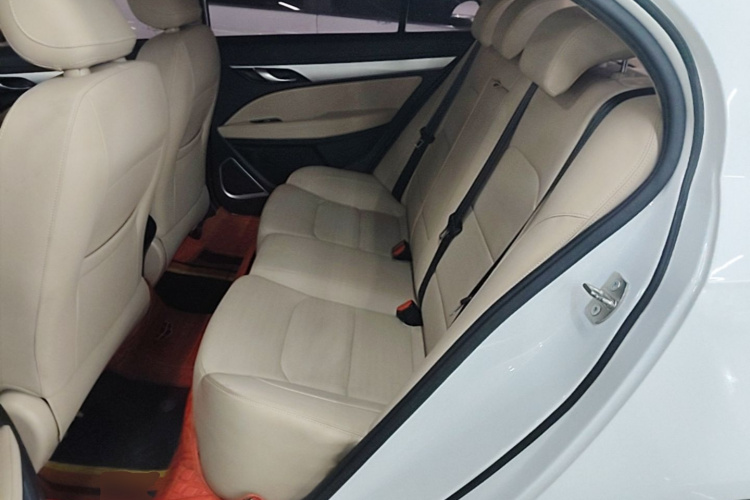 GEELY Emgrand 2019 #17 GEELY Emgrand 2019 car image #17