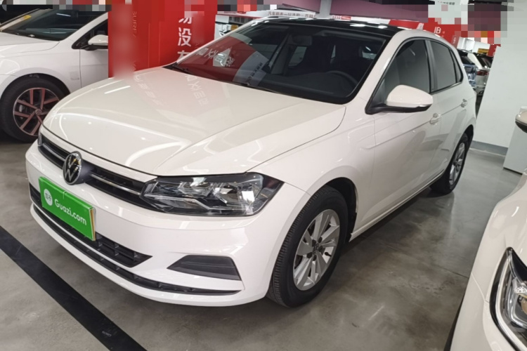 Volkswagen Polo 2021 car image #2