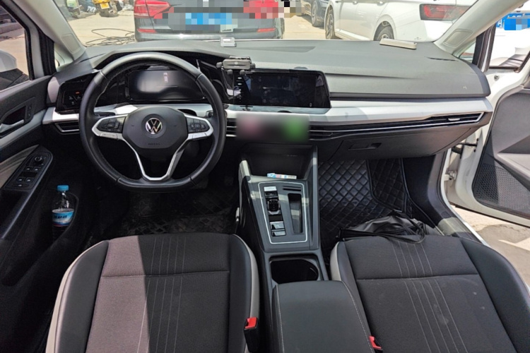 Volkswagen Golf 2020 car image #11