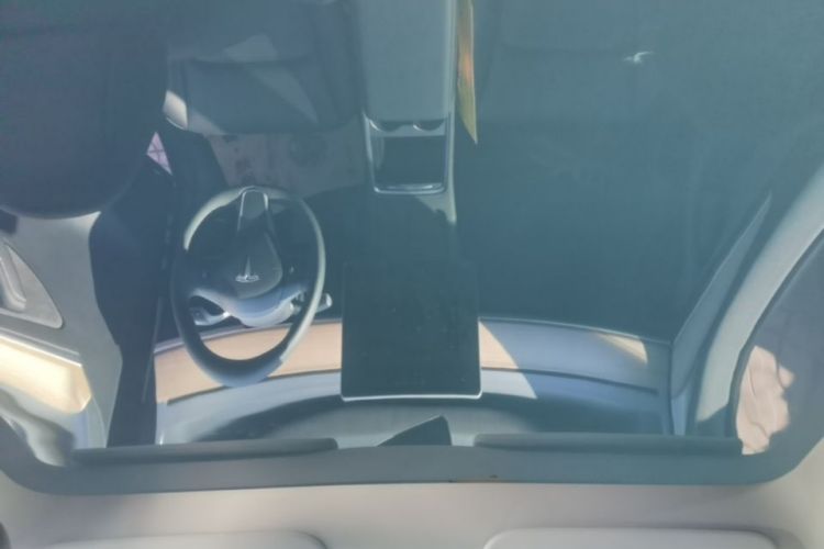 Tesla Model Y 2021 car image #18