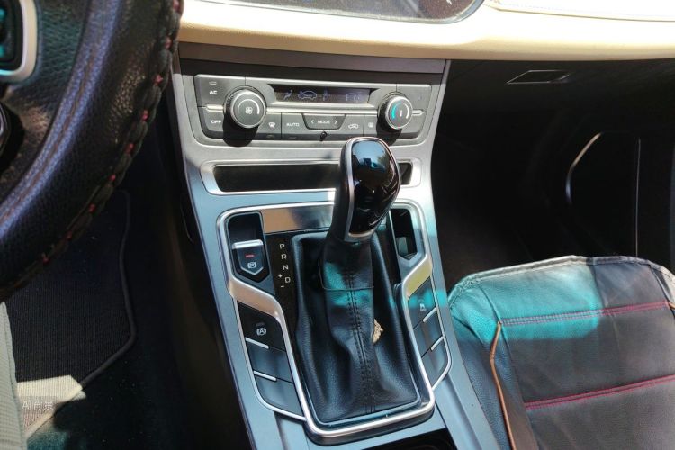 GEELY Emgrand 2019 car image #16