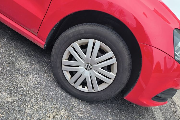 Volkswagen Polo 2015 car image #9