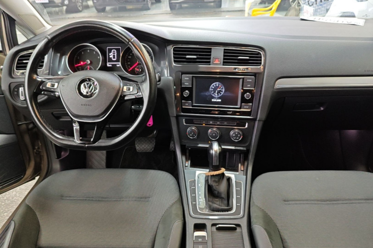 Volkswagen Golf 2018 car image #10