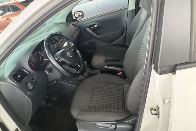 Volkswagen Polo 2017 car image #15