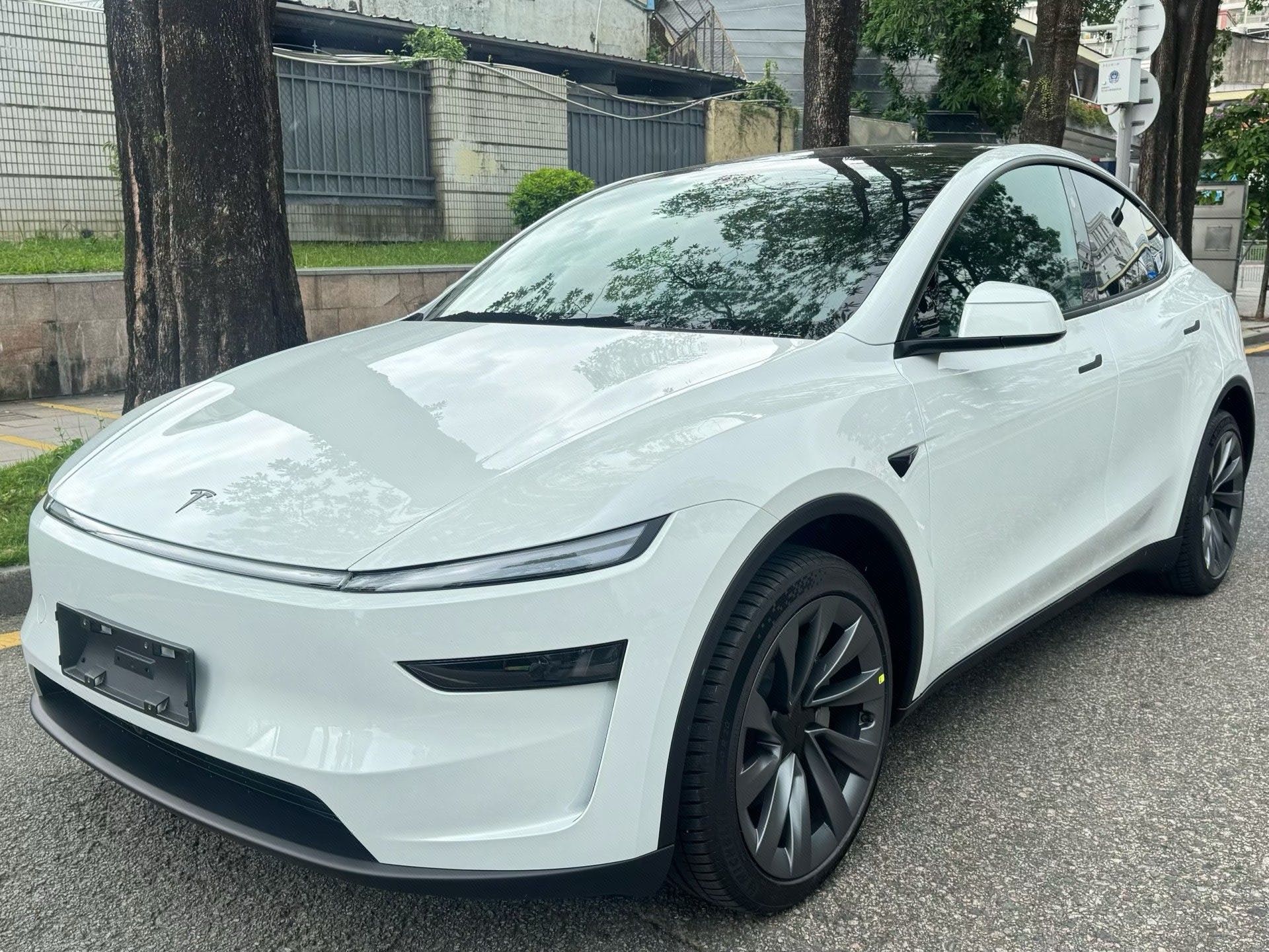 Tesla Model Y 2026 car image 