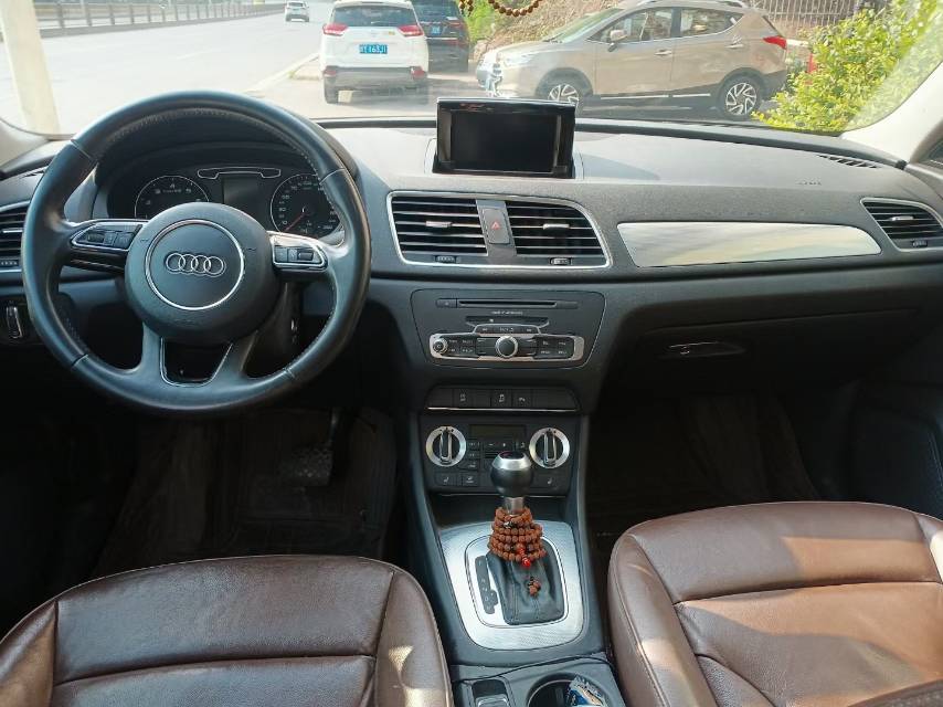 Audi Q3 2015 car image #5