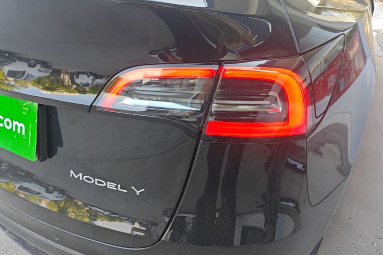 Tesla Model Y 2023 #8 Tesla Model Y 2023 car image #8