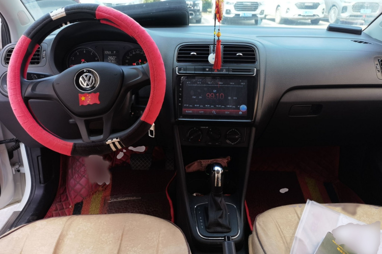 Volkswagen Polo 2019 car image #12