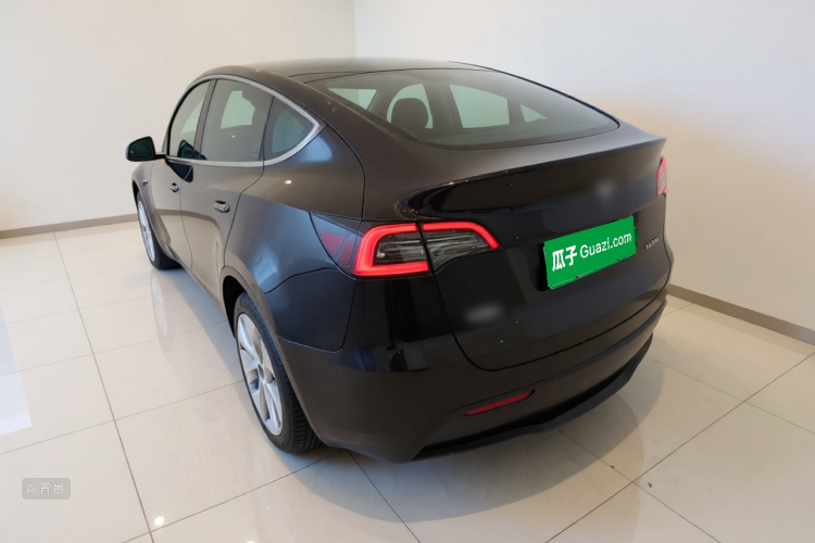 Tesla Model Y 2023 #5 Tesla Model Y 2023 car image #5