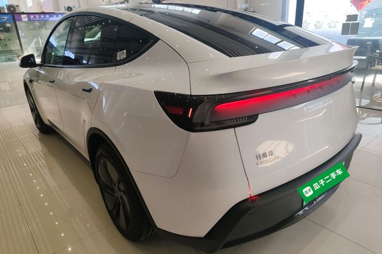 Tesla Model Y 2026 car image #5