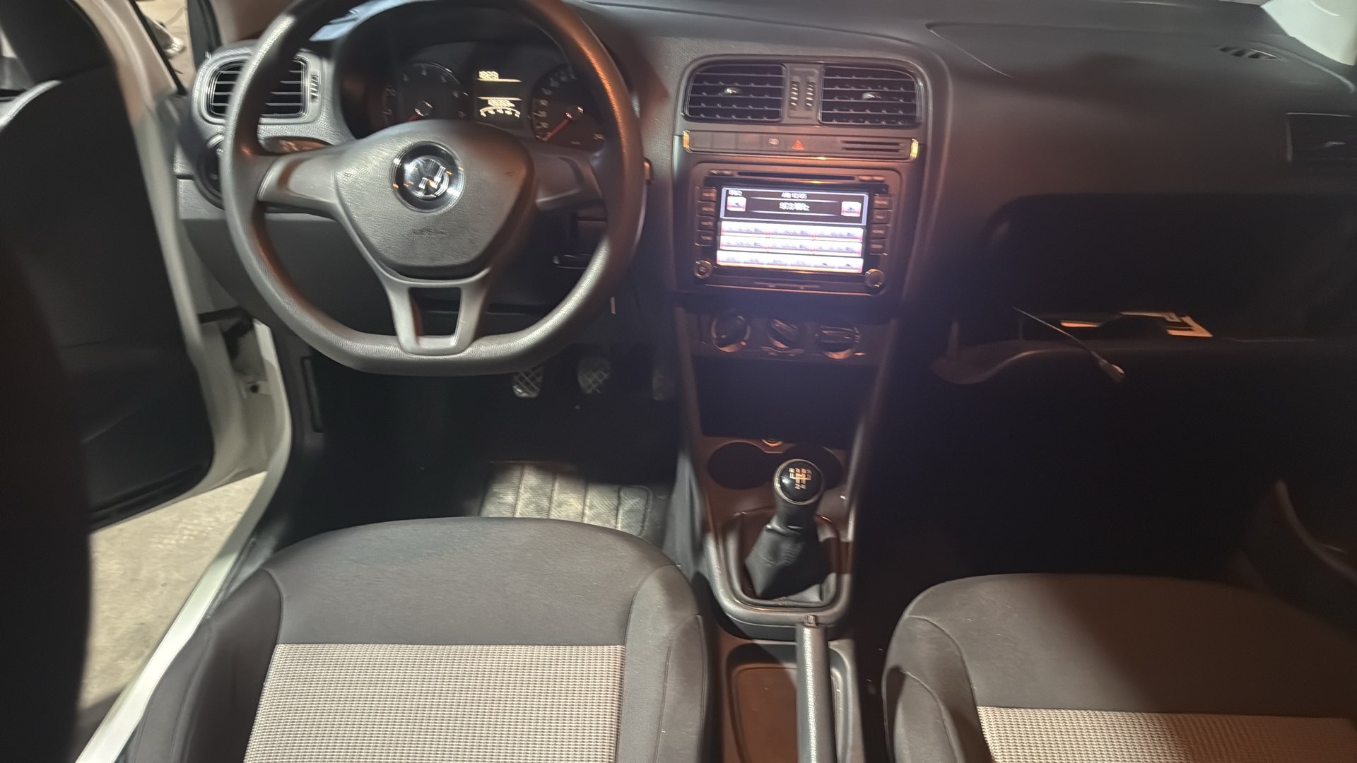 Volkswagen Polo 2015 #7 Volkswagen Polo 2015 car image #7