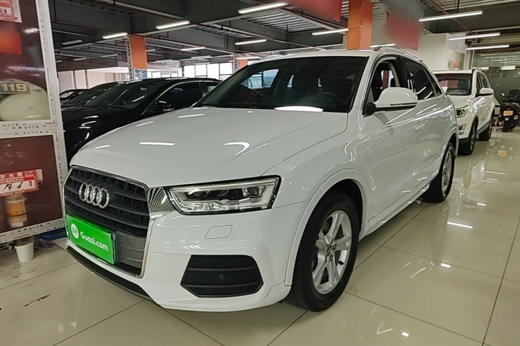 Audi Q3 2018 car image #2