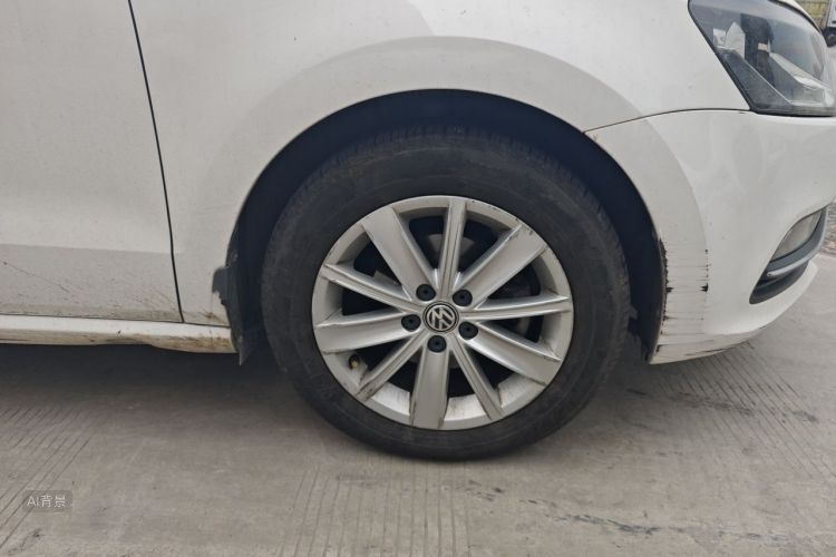Volkswagen Polo 2015 car image #9