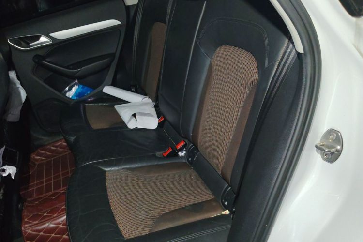 Audi Q3 2018 immagine di auto #14
