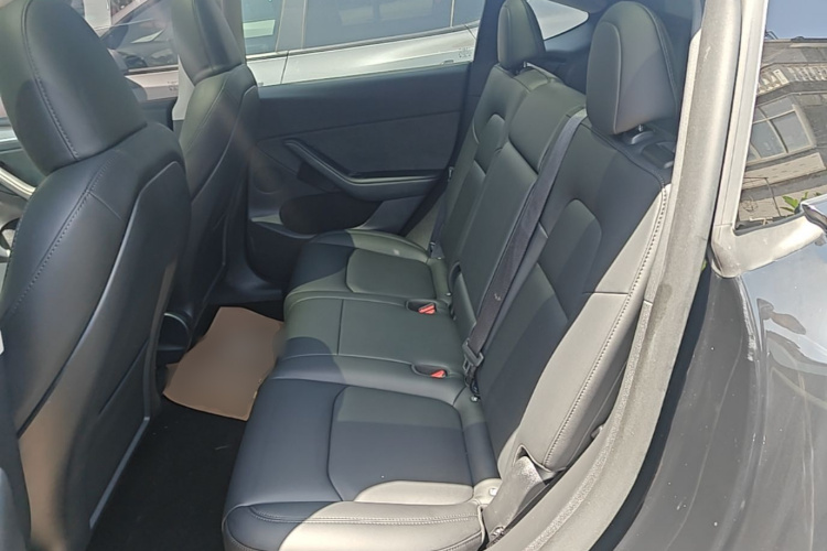 Tesla Model Y 2023 immagine di auto #17