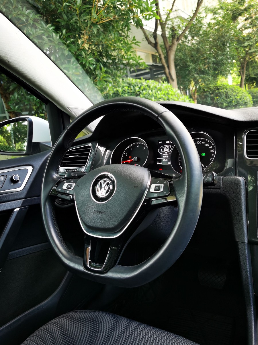Volkswagen Golf 2020 car image #11