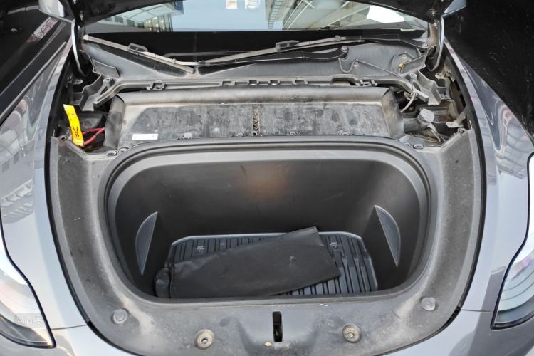 Tesla Model Y 2021 car image #22