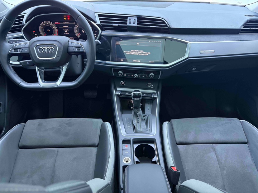 Audi Q3 2022 car image #10