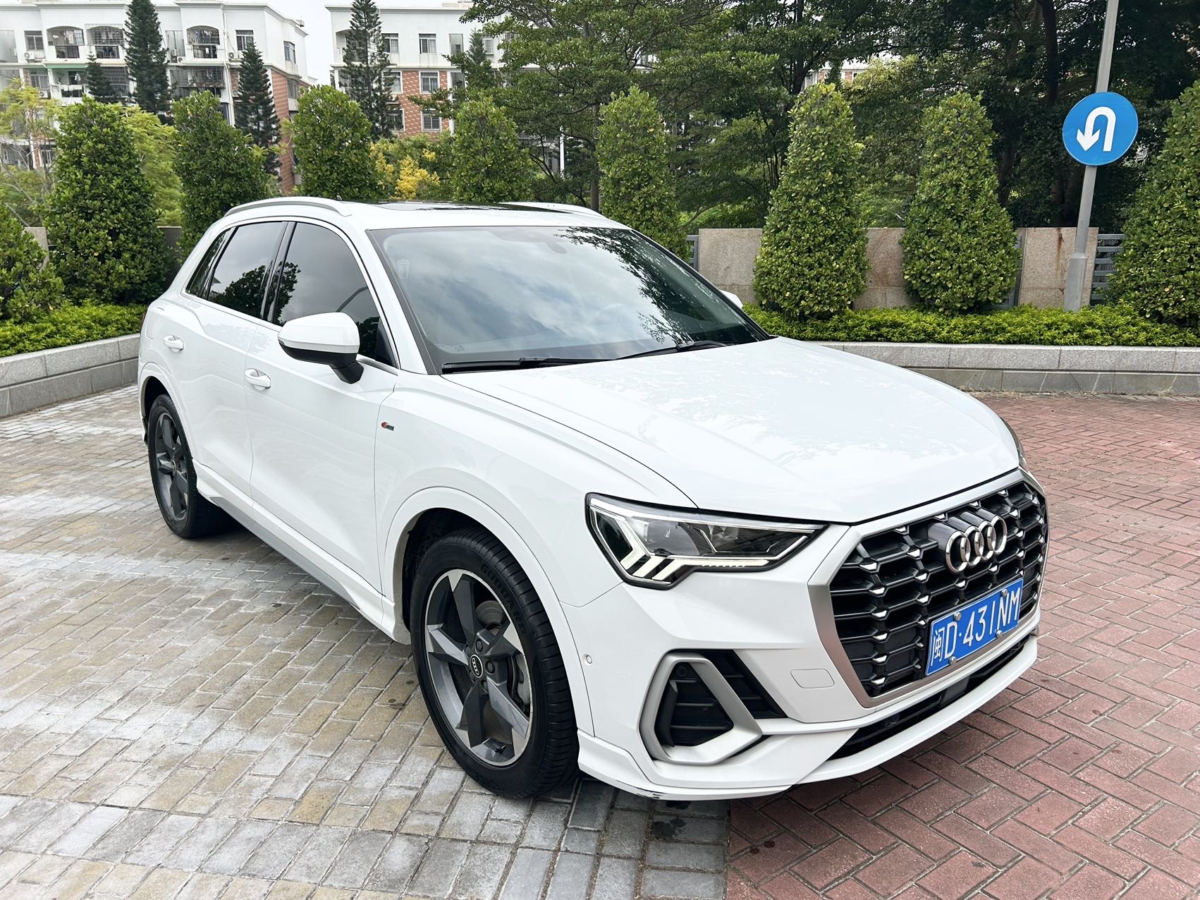 Audi Q3 2022 car image #3