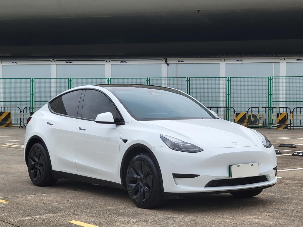 Tesla Model Y 2023 #3 Tesla Model Y 2023 car image #3