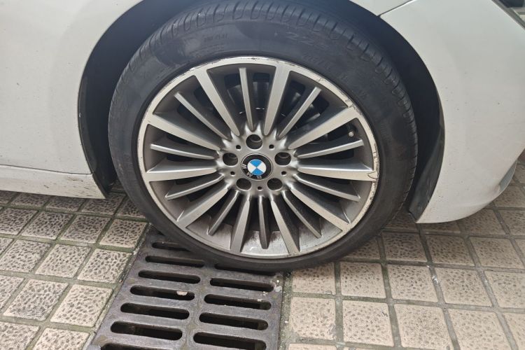 BMW 3 Series 2019 car image #9