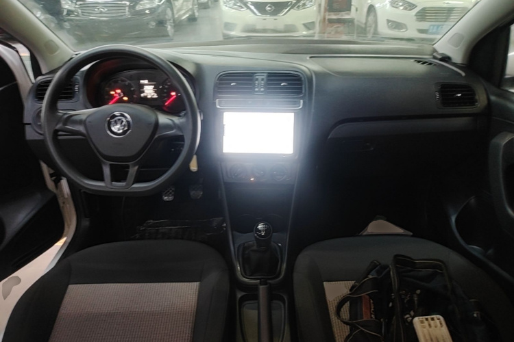 Volkswagen Polo 2019 car image #11