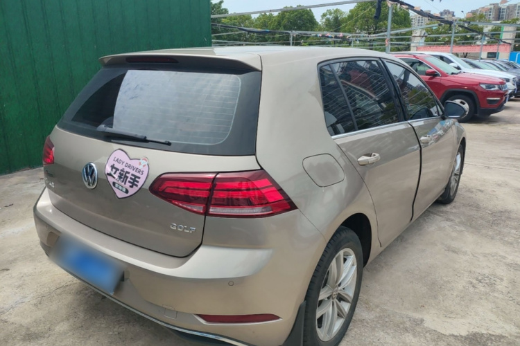 Volkswagen Golf 2018 car image #7