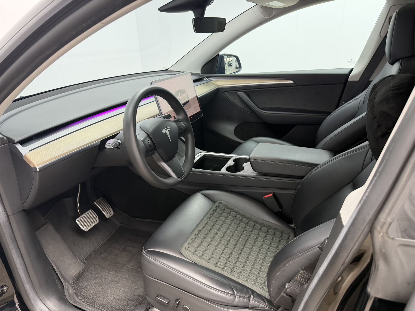 Tesla Model Y 2023 car image #5