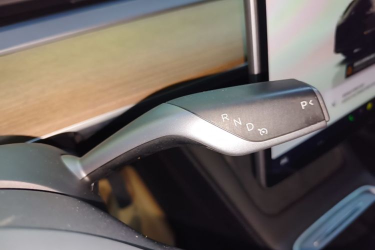 Tesla Model Y 2022 car image #18