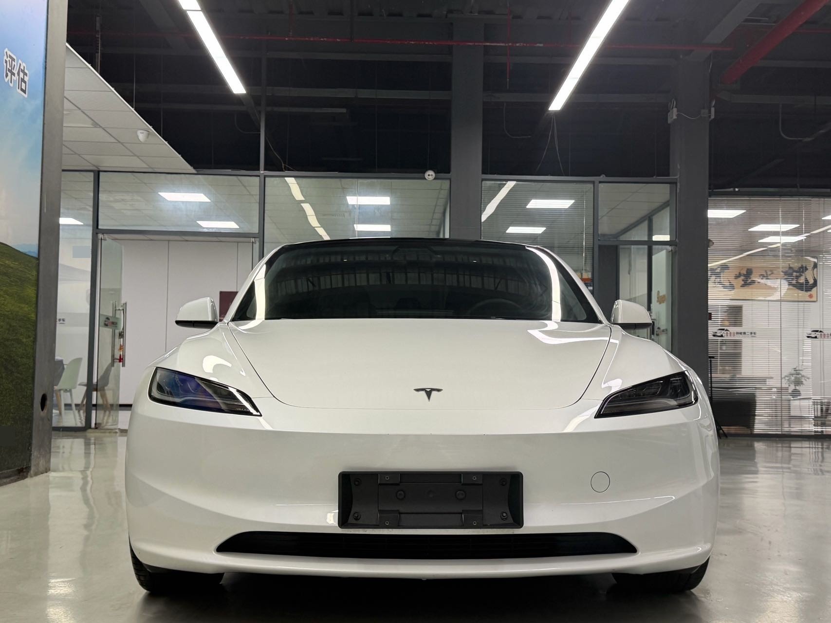 Tesla Model 3 2024 car image #2