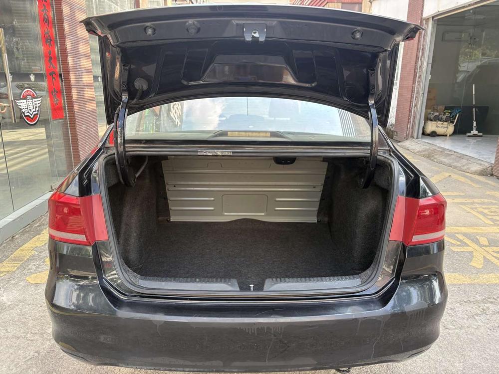 Volkswagen Santana 2015 car image #14