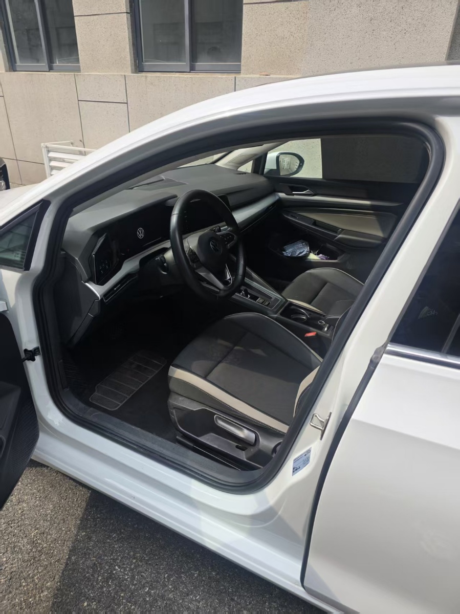 Volkswagen Golf 2023 car image #8