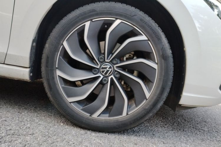 Volkswagen Golf 2021 car image #9