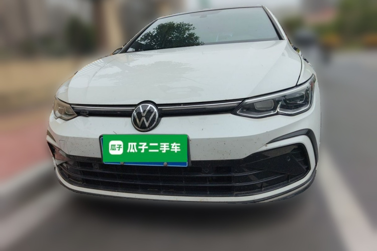 Volkswagen Golf 2023 car image #3