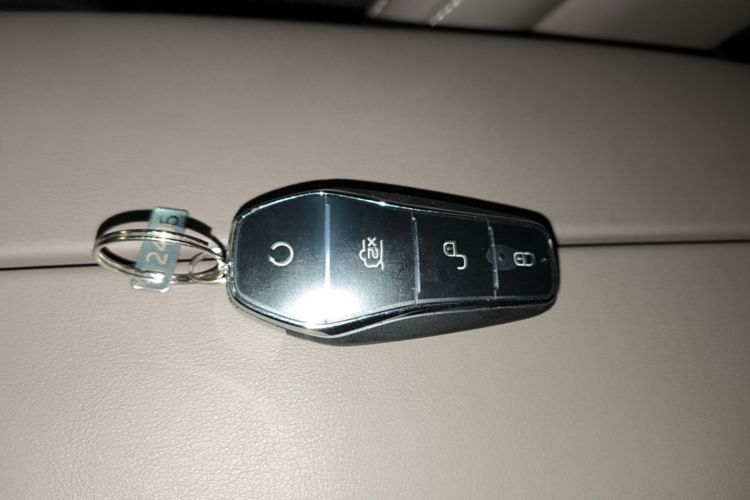 BYD Han 2023 car image #9