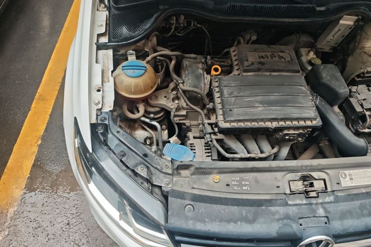 Volkswagen Polo 2015 car image #22