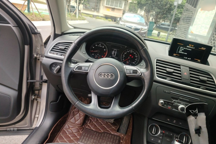 Audi Q3 2017 car image #12